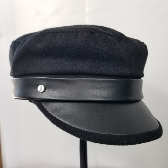 NWT Captains style hat faux leather trim